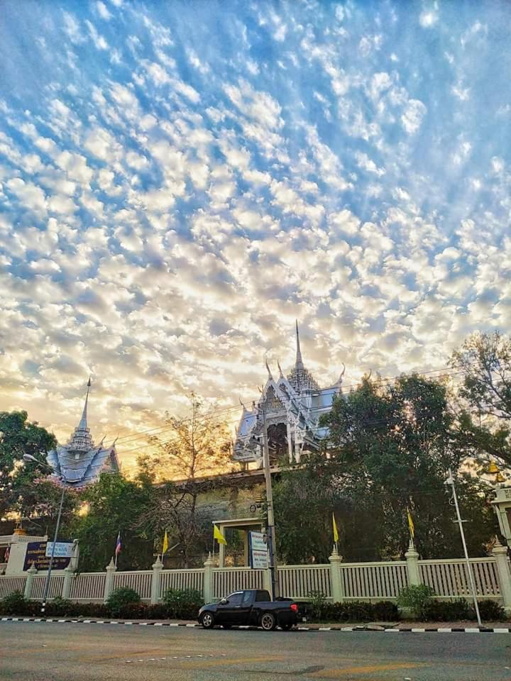 SUNRAY Guesthouse สุนันท์บ้านพักริมคลอง - Housity