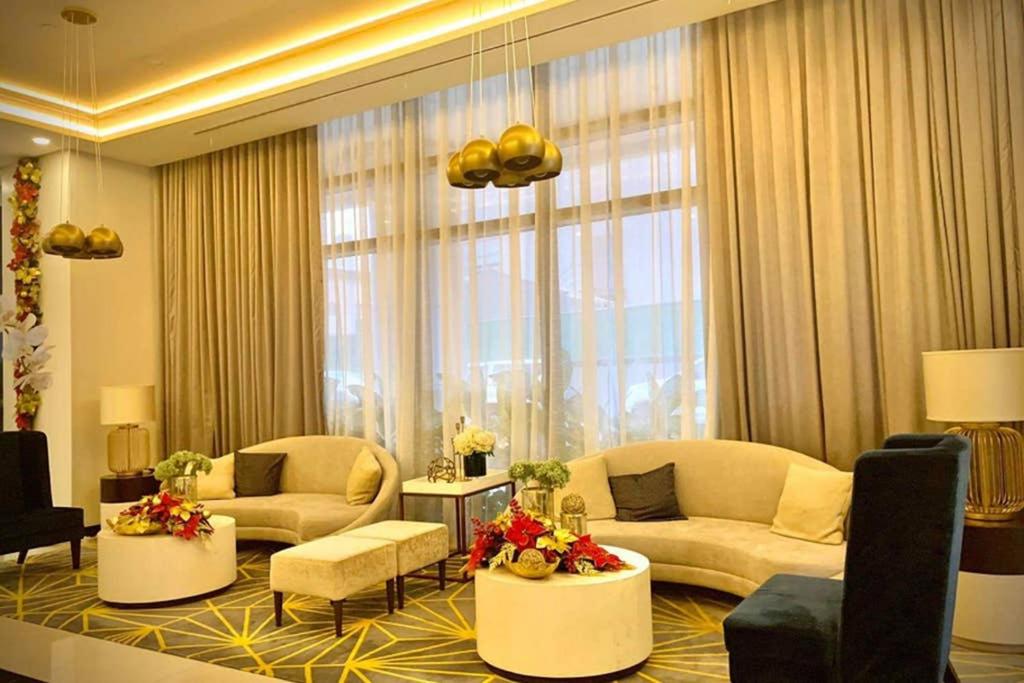 LUXURIOUS and PRESTIGIOUS BRAND NEW UNIT IN EASTWOOD - Housity