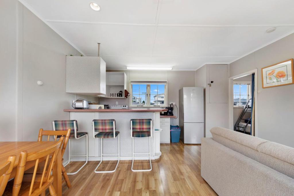 The Salty Air Bach - Papamoa Beach - Housity
