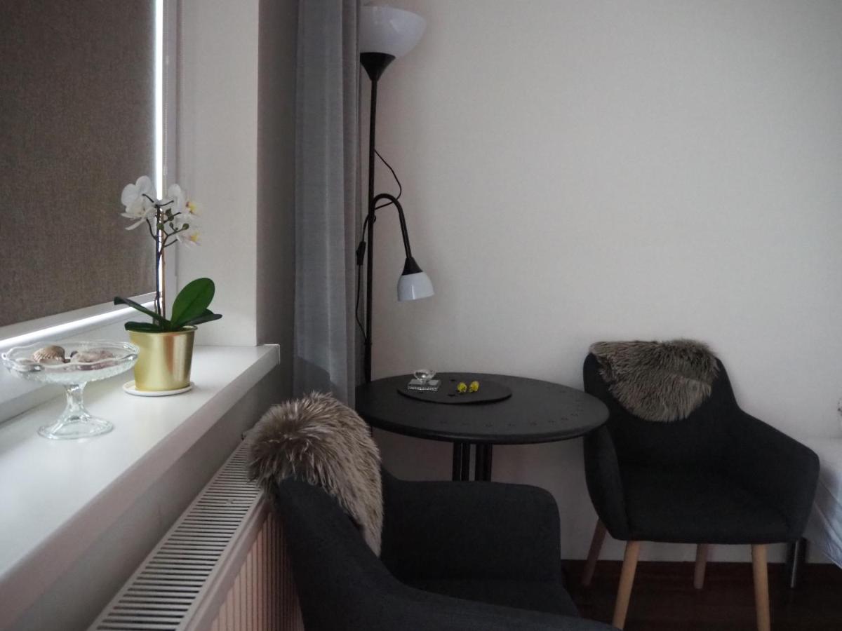 Szybowników 2 - Housity