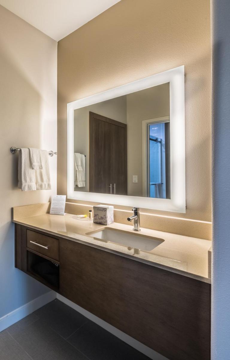Staybridge Suites - Lake Jackson by IHG - Housity