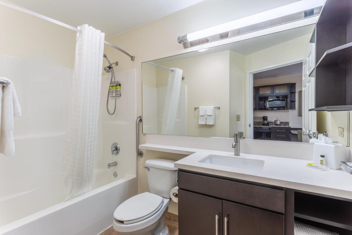Candlewood Suites Aurora-Naperville by IHG - Housity