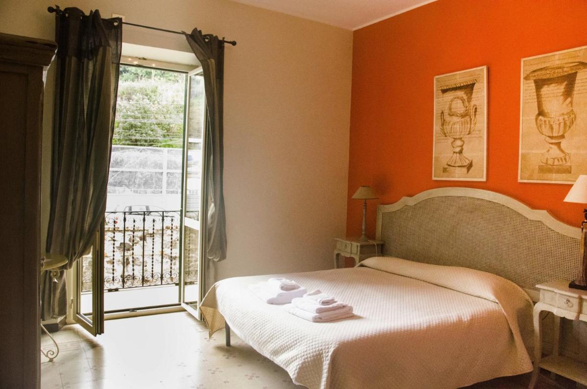 B&B A Due Passi dal Mare - Housity