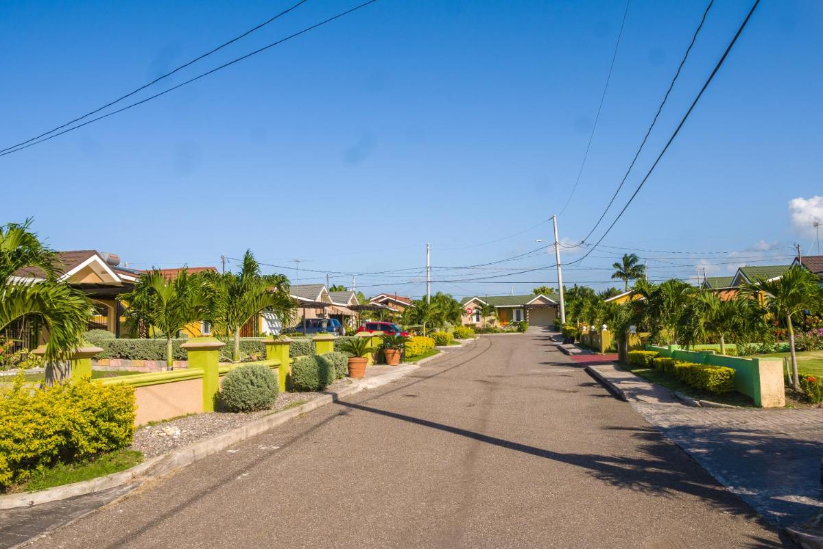 Sweet Holiday Haven - Housity
