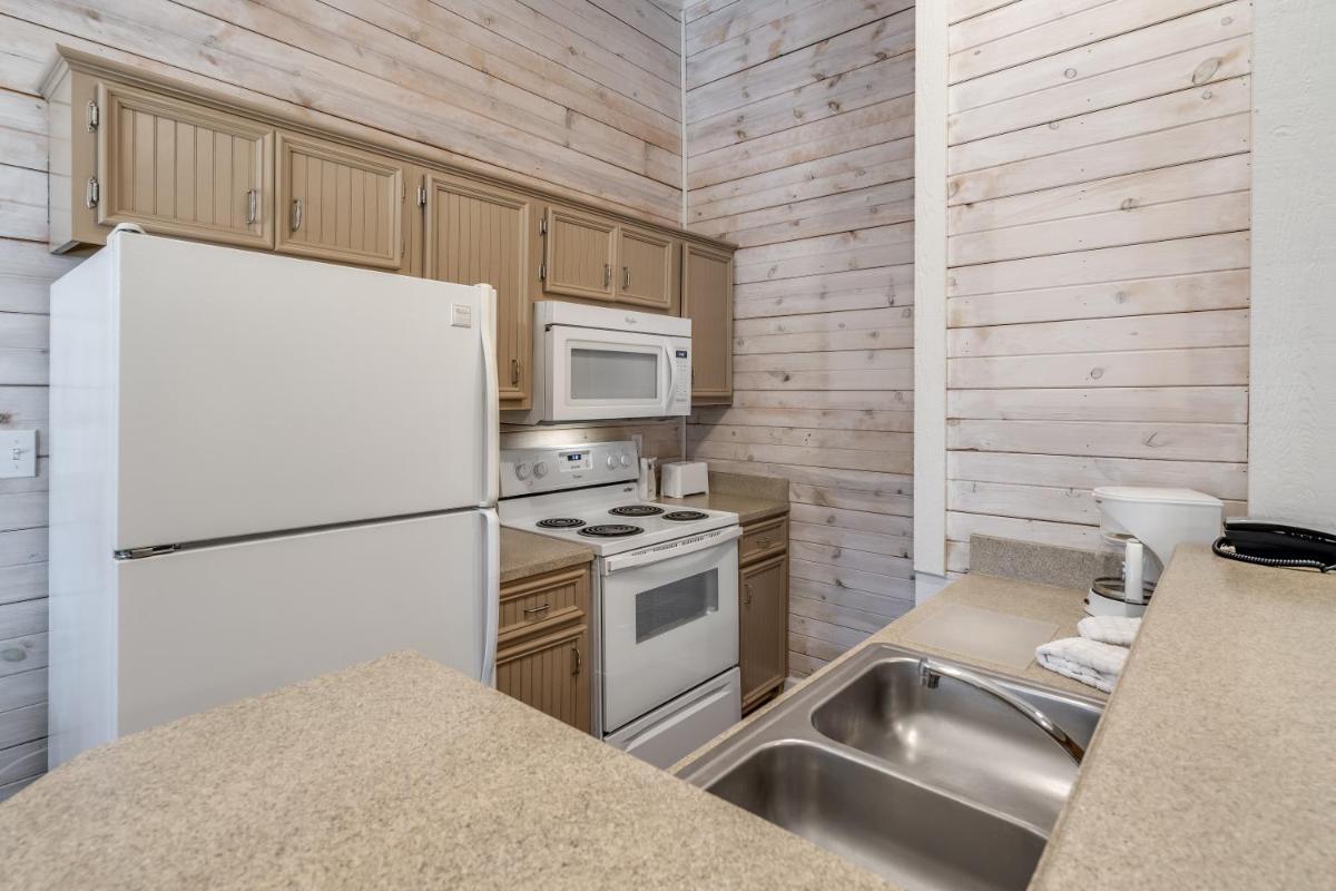 Holiday Inn Club Vacations Piney Shores Resort at Lake Conroe - Housity
