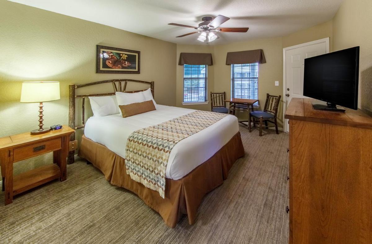 Holiday Inn Club Vacations Piney Shores Resort at Lake Conroe - Housity