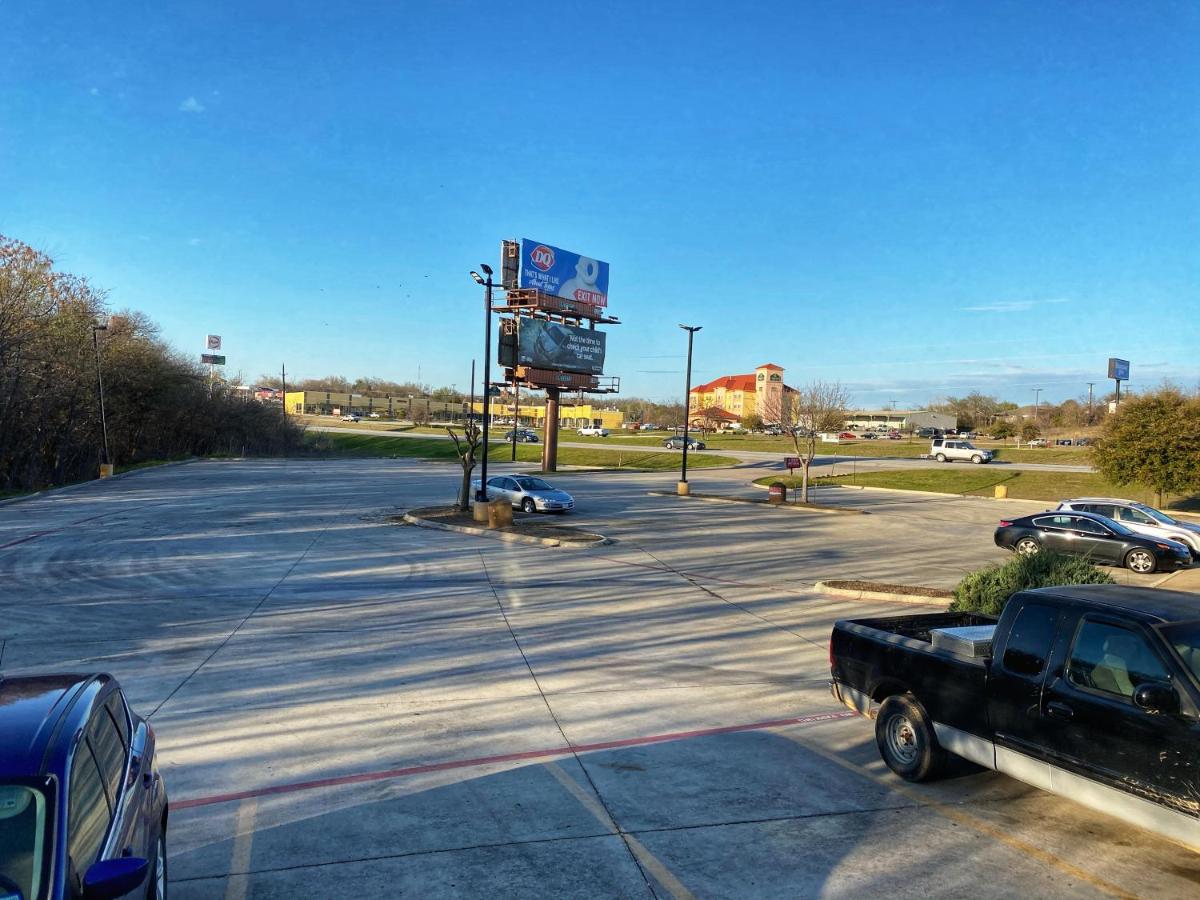 Lone Star Inn - Housity