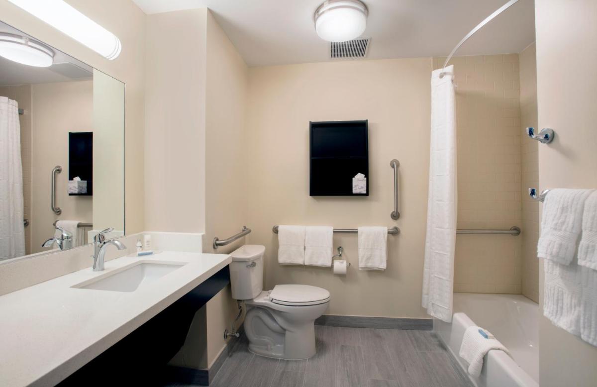 Candlewood Suites - Miami Exec Airport - Kendall, an IHG Hotel - Housity