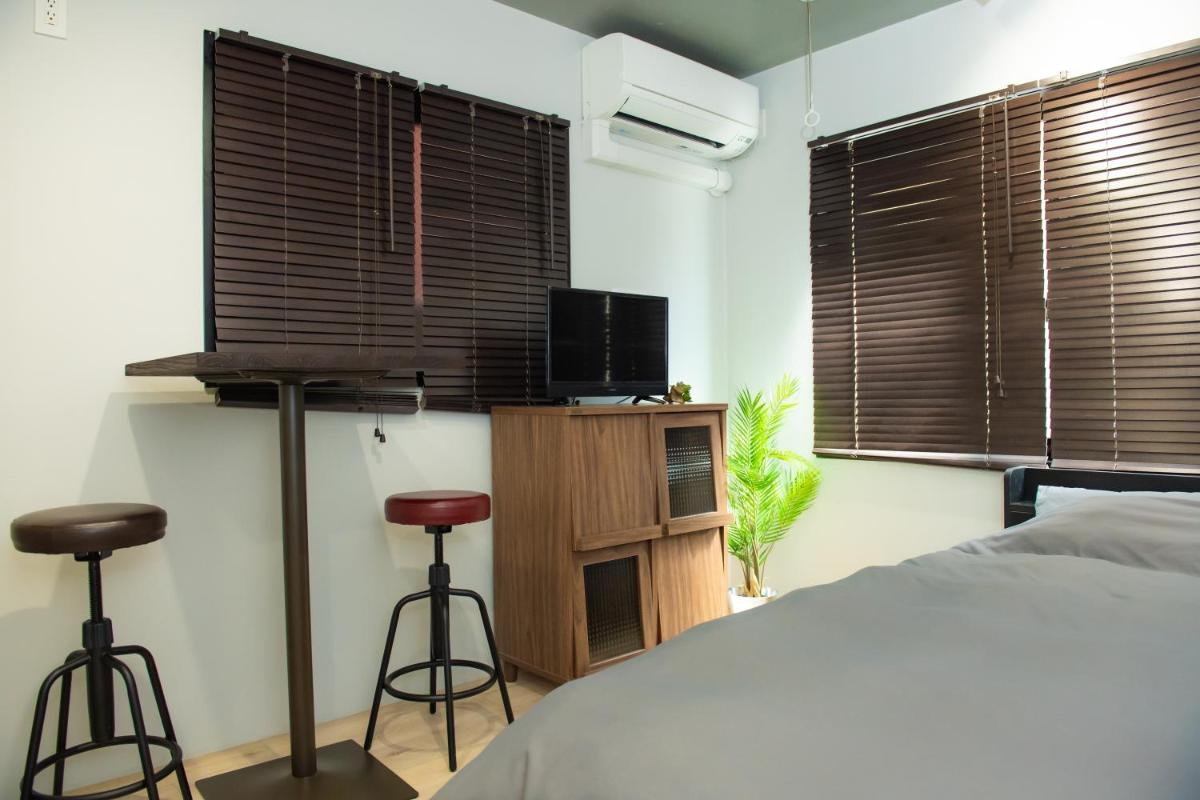 H.W.HILLS.103 - Housity