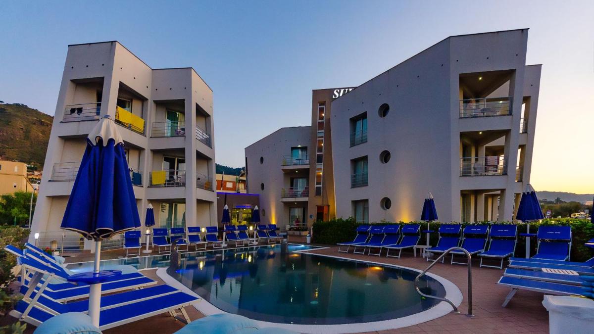 Astro Suite Hotel - Housity