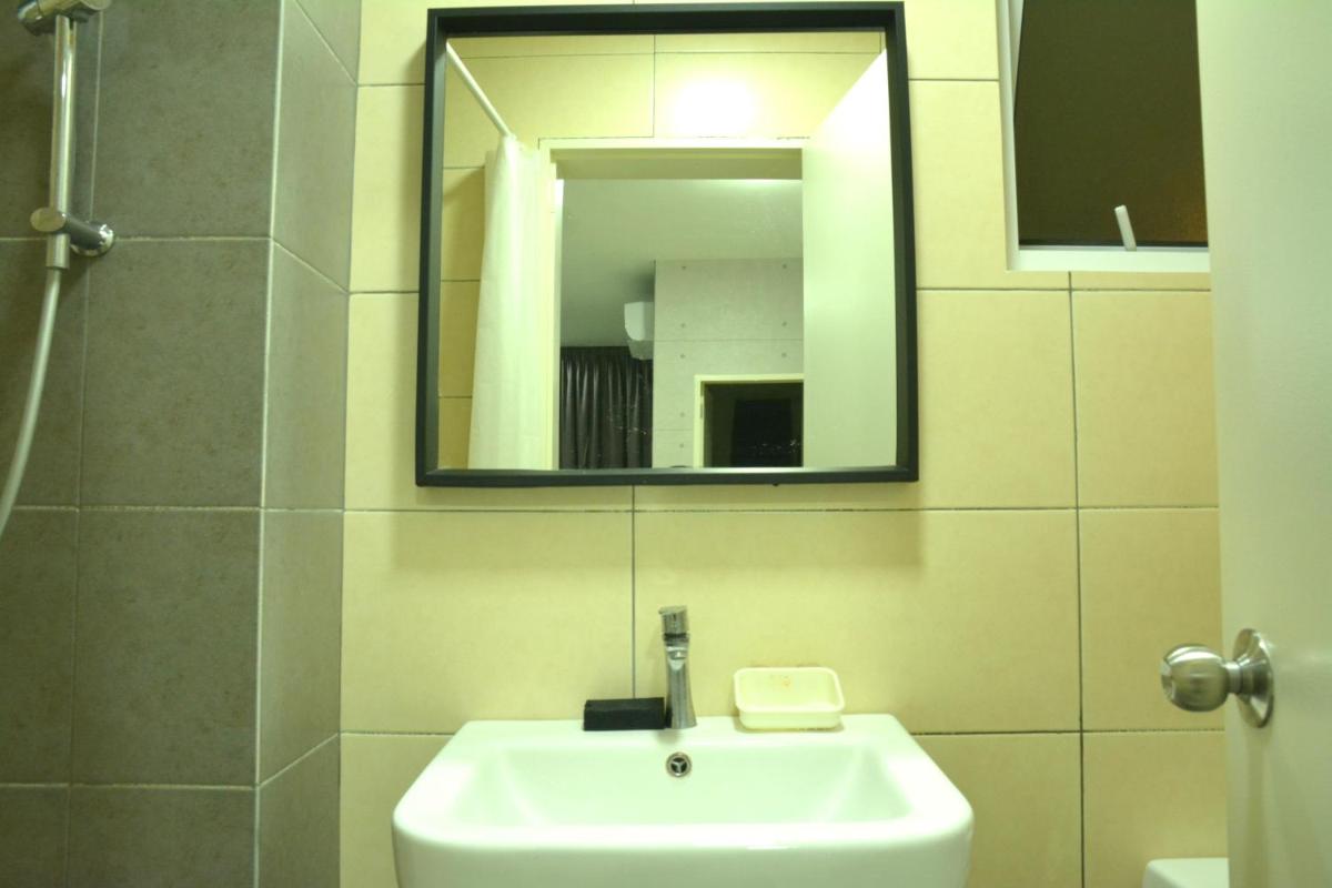 The holmes residence 6 8 pax bandar tun razak kl city - Housity