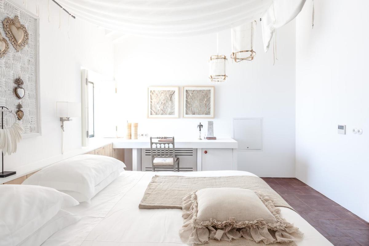 Uma cama ou camas num quarto em Torre de Palma Wine Hotel, Monforte, a Member of Design Hotels