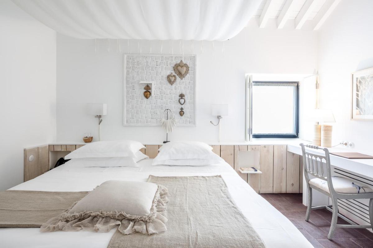 Uma cama ou camas num quarto em Torre de Palma Wine Hotel, Monforte, a Member of Design Hotels