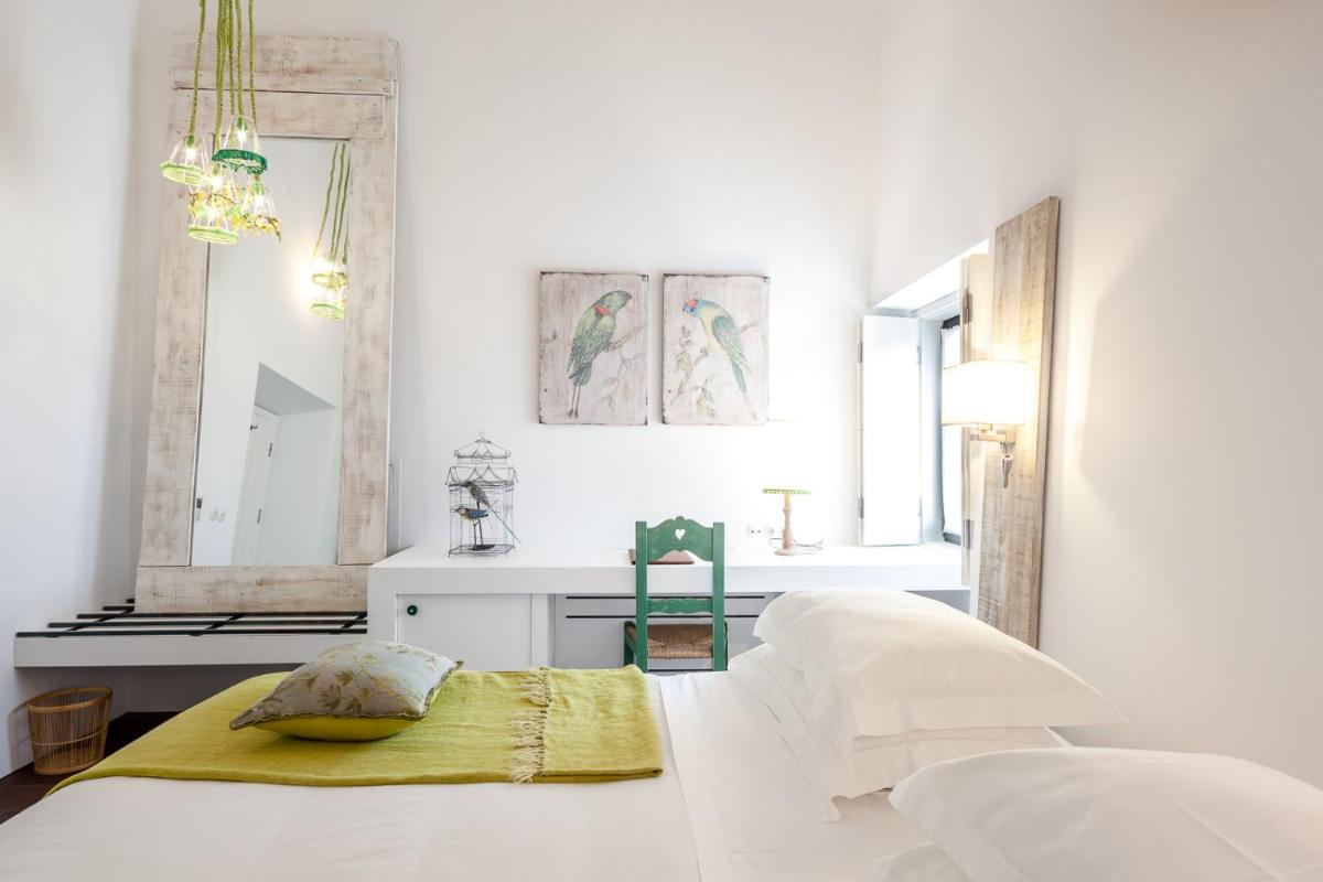 Uma cama ou camas num quarto em Torre de Palma Wine Hotel, Monforte, a Member of Design Hotels