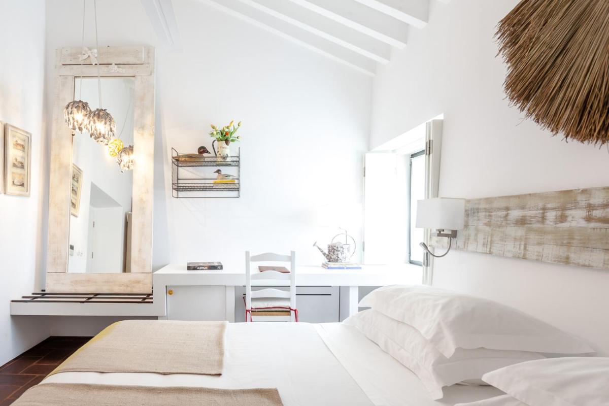 Uma cama ou camas num quarto em Torre de Palma Wine Hotel, Monforte, a Member of Design Hotels