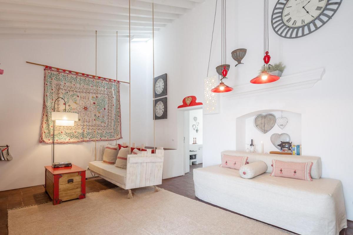 Uma cama ou camas num quarto em Torre de Palma Wine Hotel, Monforte, a Member of Design Hotels