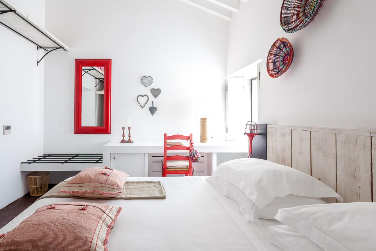 Uma cama ou camas num quarto em Torre de Palma Wine Hotel, Monforte, a Member of Design Hotels