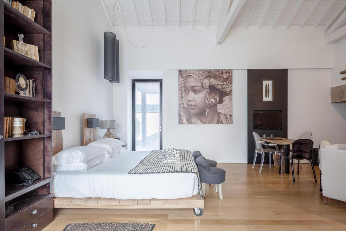 Uma cama ou camas num quarto em Torre de Palma Wine Hotel, Monforte, a Member of Design Hotels