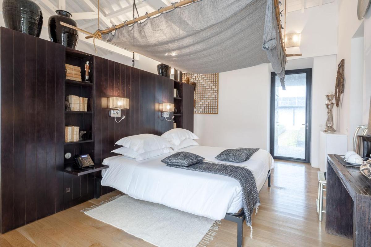 Uma cama ou camas num quarto em Torre de Palma Wine Hotel, Monforte, a Member of Design Hotels