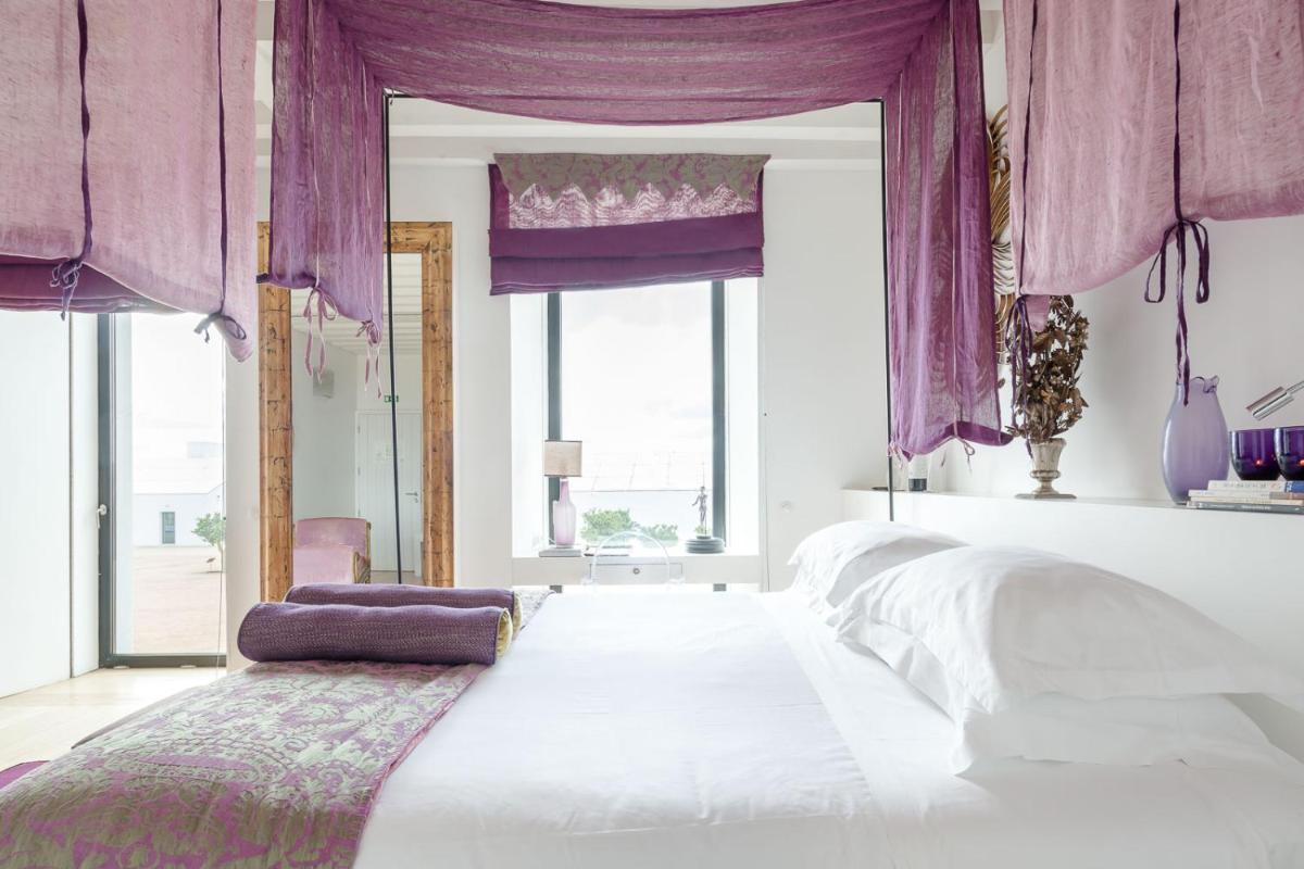 Uma cama ou camas num quarto em Torre de Palma Wine Hotel, Monforte, a Member of Design Hotels
