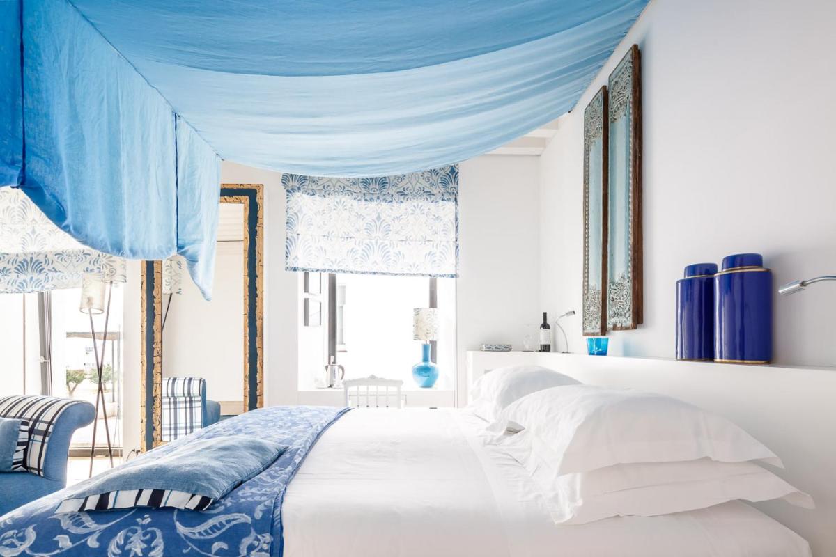 Uma cama ou camas num quarto em Torre de Palma Wine Hotel, Monforte, a Member of Design Hotels