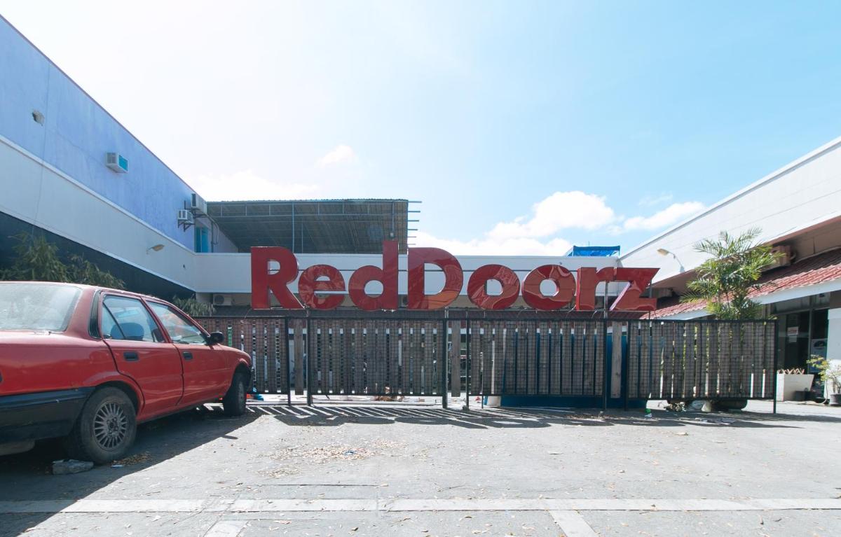 Suitetrails - RedDoorz @ Chipeco Avenue Calamba