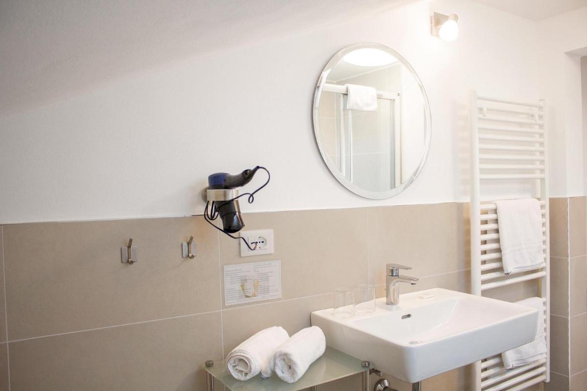 Schenna Garni Eden Bed & Breakfast - Housity