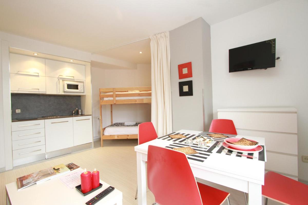 Inside Plaza Sierra Nevada - Housity