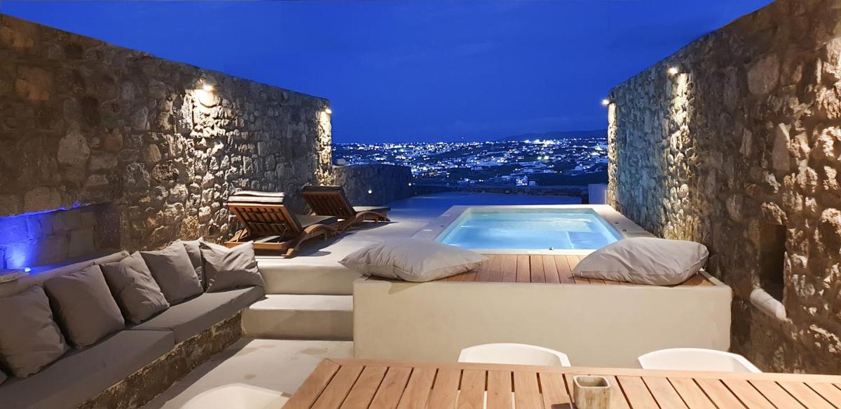 Suitetrails - Mykonos Actor’s Villa. 2 BDRs, private mini-pool