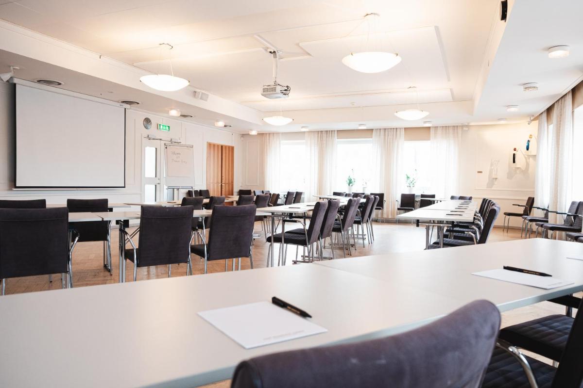 Hotel Bishops Arms Strängnäs - Housity