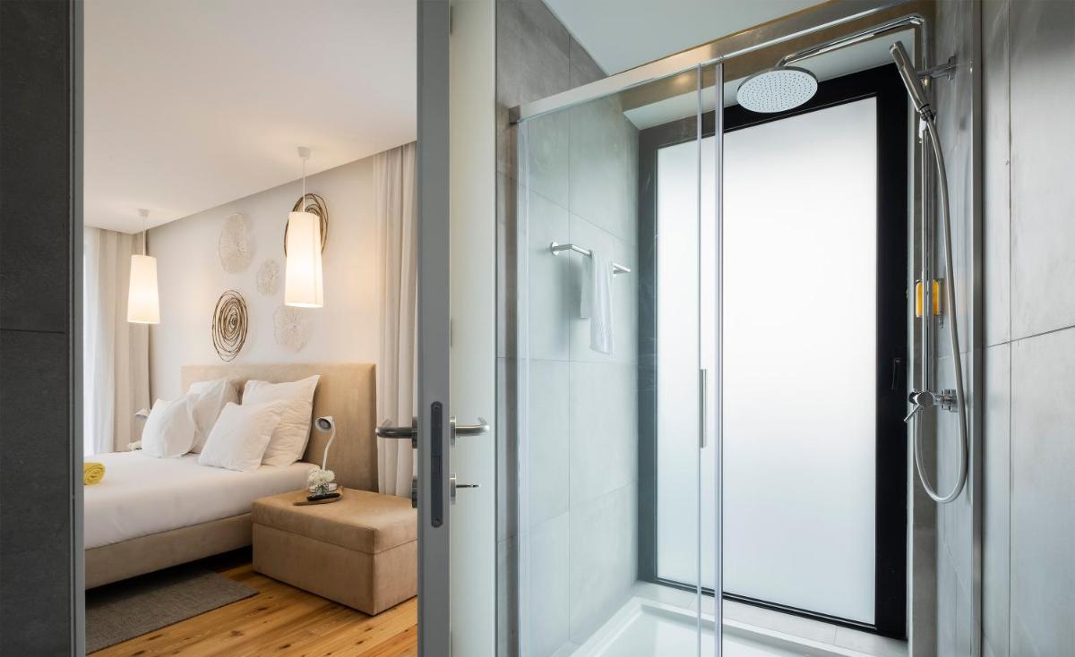 Uma cama ou camas num quarto em Aqua - Pópulo Eco Village