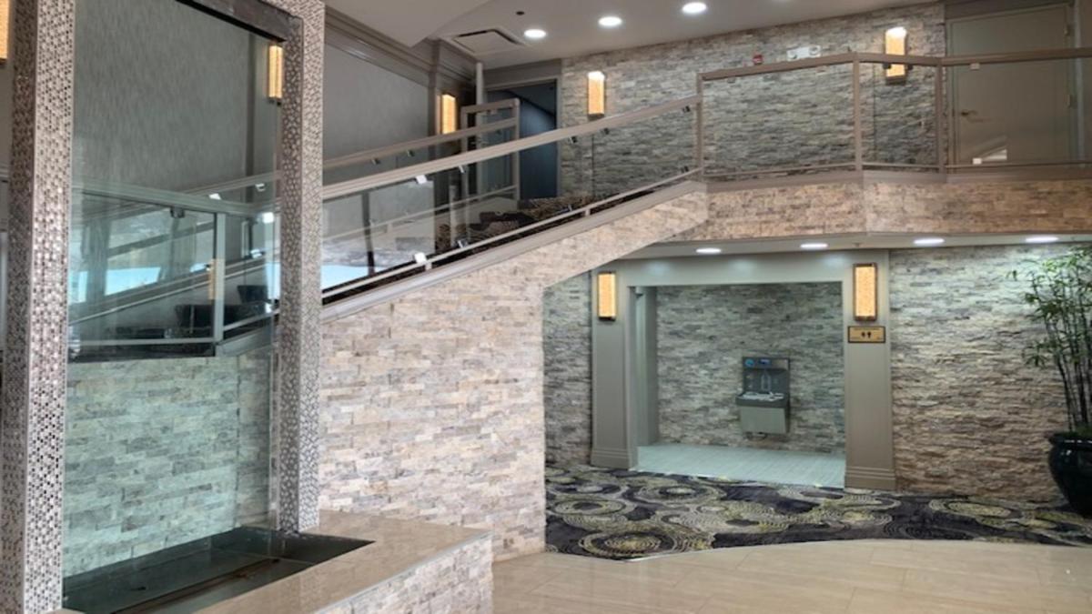 Holiday Inn Chicago North Shore, an IHG Hotel - Housity