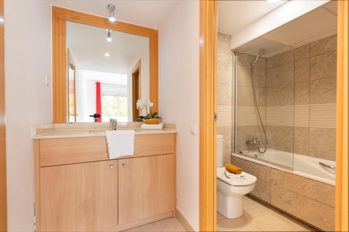 Saval Spa Aqquaria Family Complex - Housity