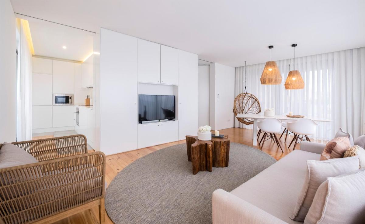 Uma televisão e/ou sistema de entretenimento em Aqua - Pópulo Eco Village