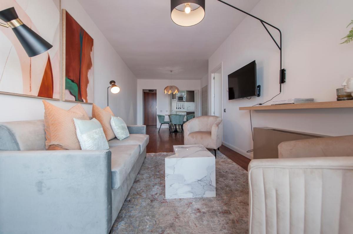 Plaza de Castilla III - Housity