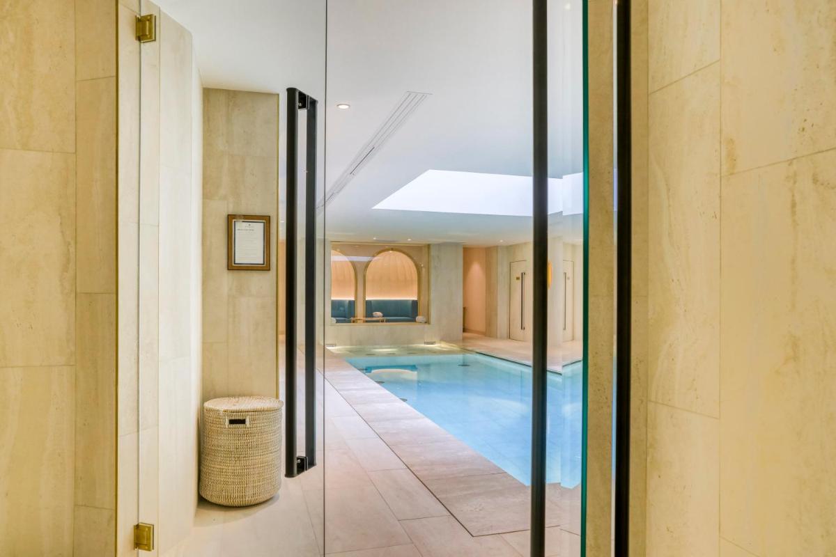 Piscine de l'établissement Maison Albar - Le Vendome ou située à proximité