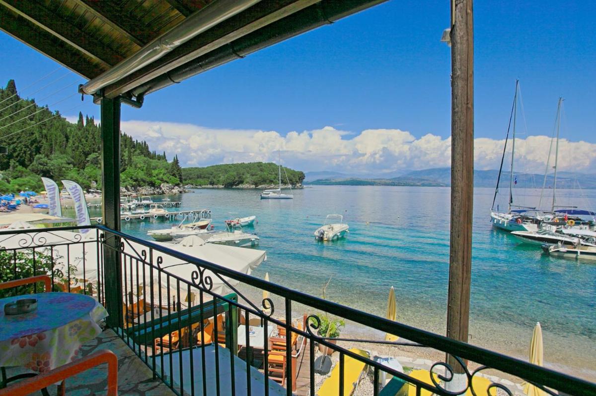 Olgas Cottage: Stone house on the beach - Housity
