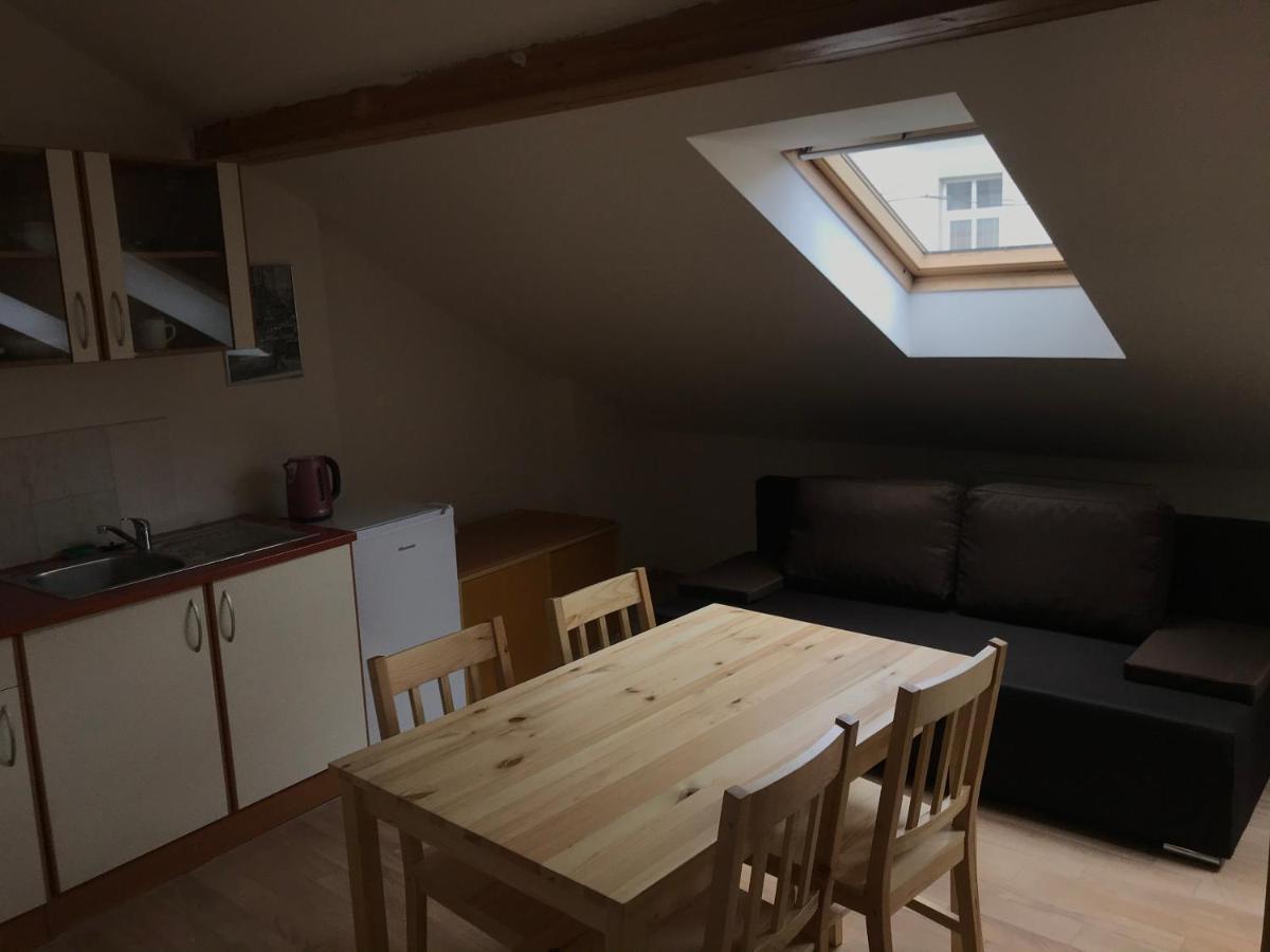 Old Town Apartments S12 - Hizvo