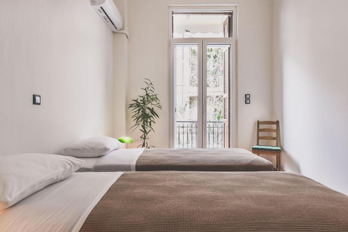 Suitetrails - Neoclassical Apartment near Acropolis - LivingStone Crystal