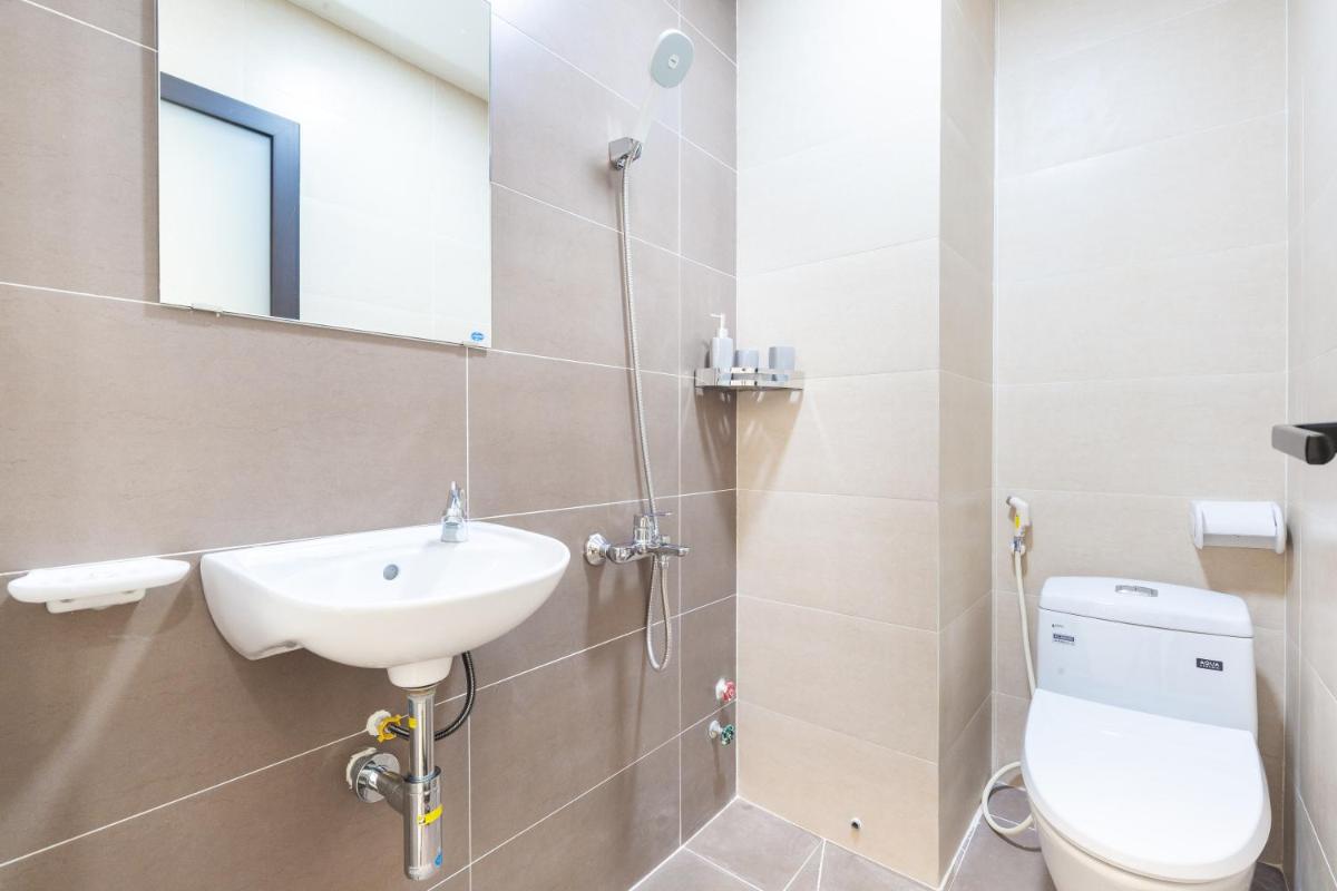 Cozrum Homes - Charming Corner - Housity