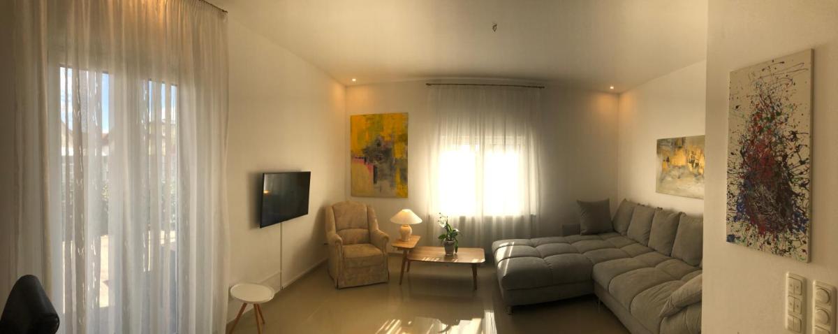 Exclusive Airport Apartment - Housity