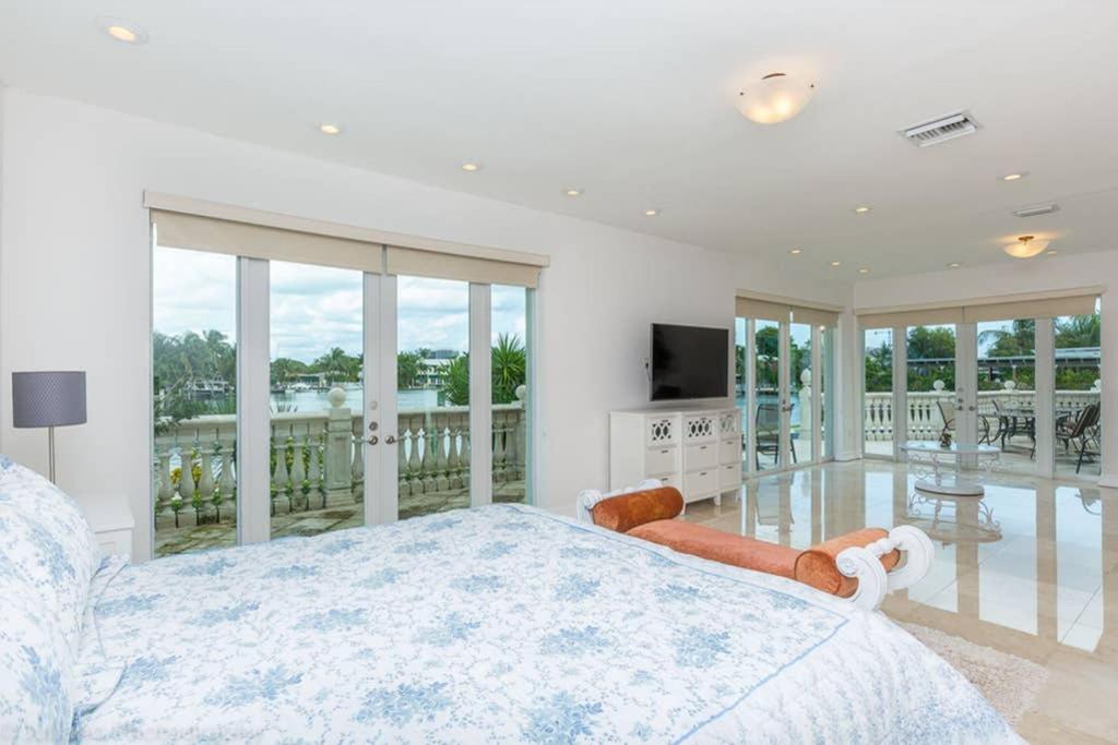 Waterfront Villa on Protected Cove - Housity