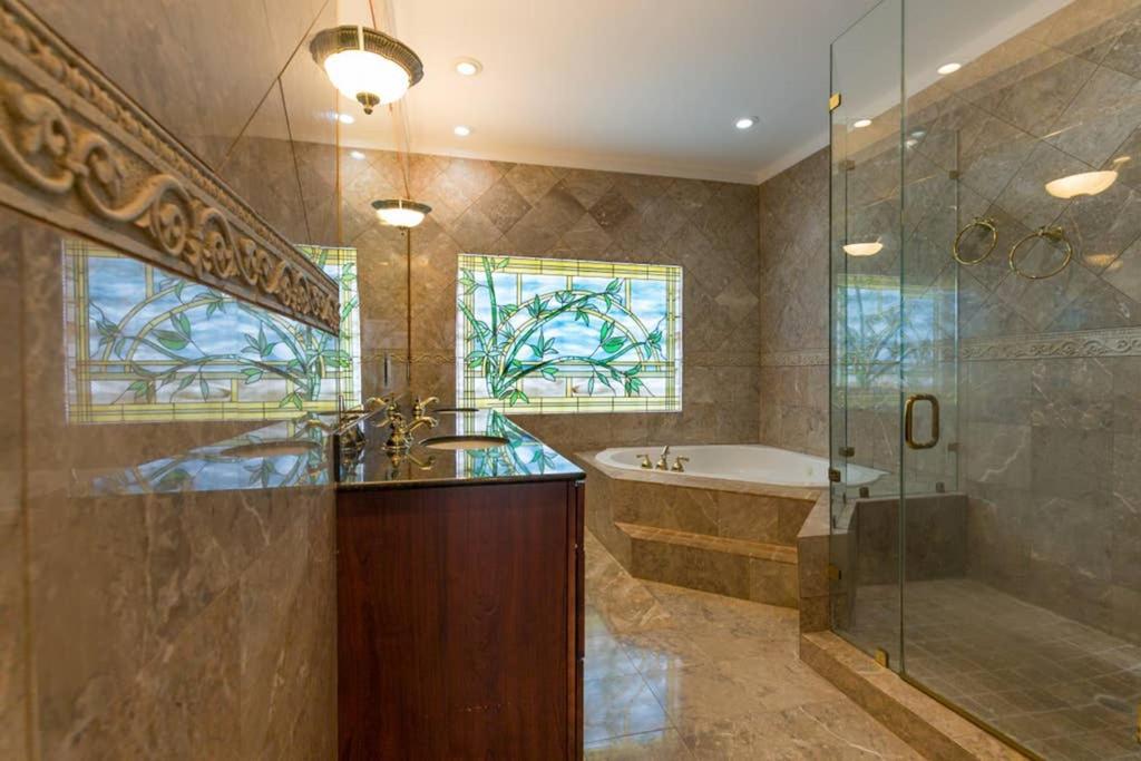 Waterfront Villa on Protected Cove - Housity