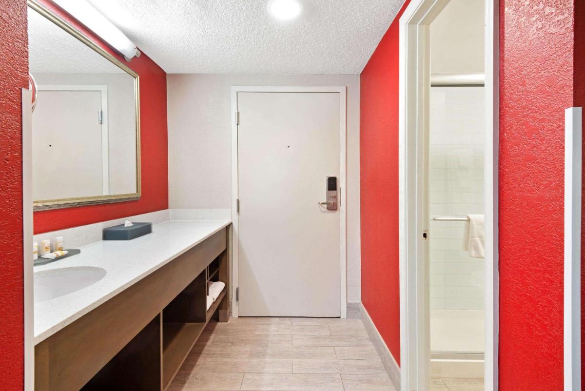 La Quinta Inn & Suites by Wyndham DC Metro Capital Beltway - Housity