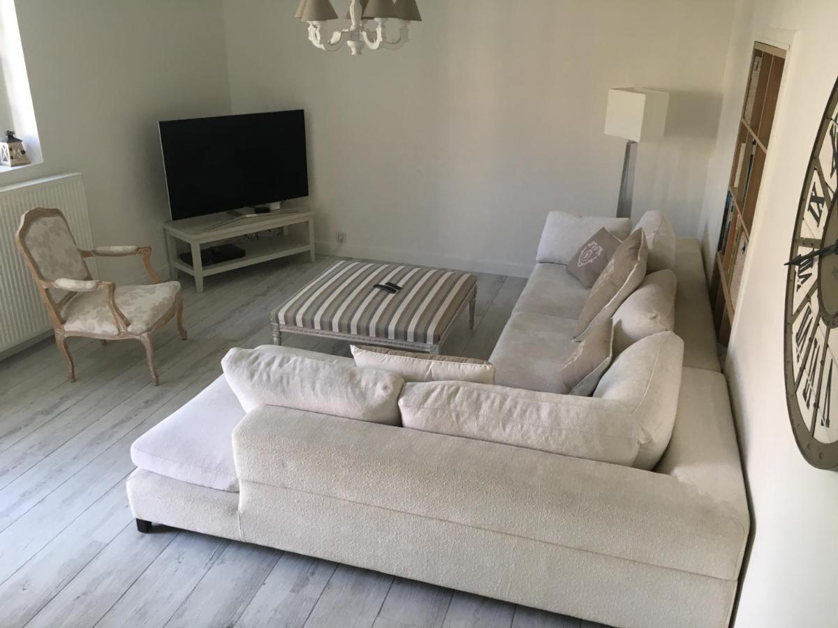Jolie Maison avec terrain de tennis à 60 km de Paris - Housity