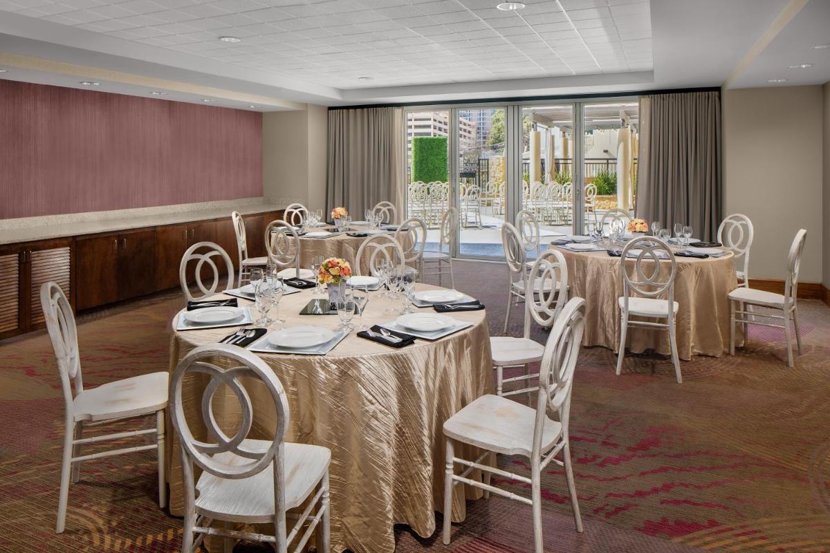 Hotel Indigo Austin Downtown, an IHG Hotel - Housity