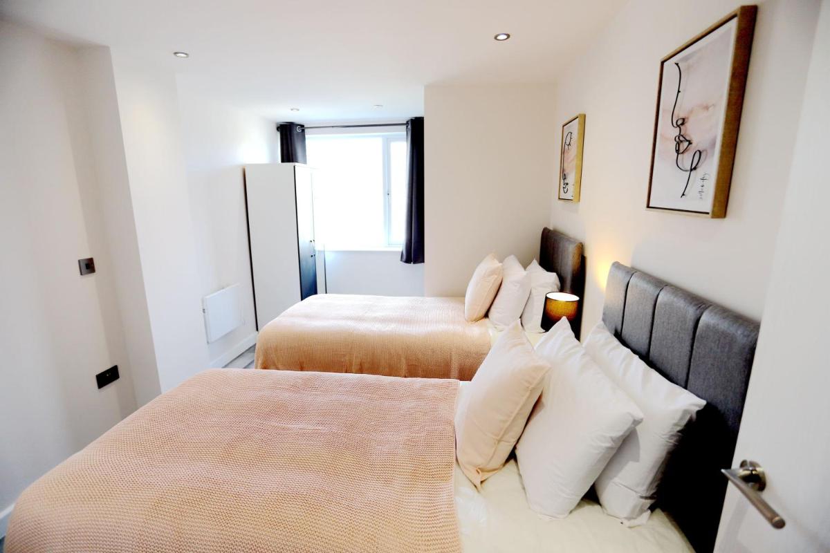 Birmingham NECAirport Interchange shortstay homebase - Housity