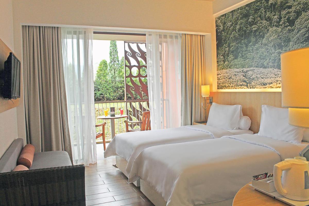 Pesona Alam Resort & Spa - Housity