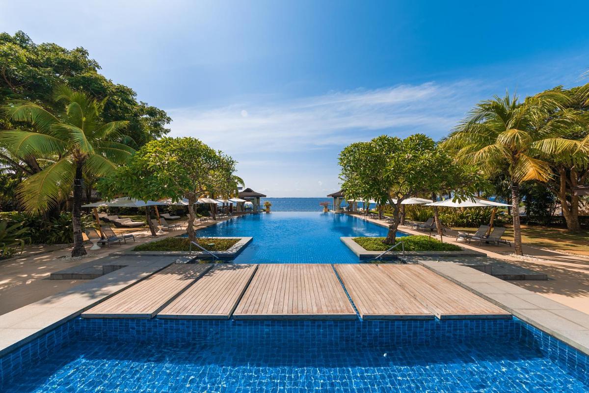 Crimson Resort and Spa - Mactan Island, Cebu - Housity