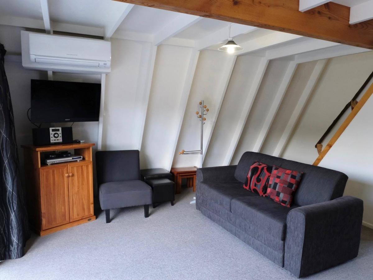 Central Ski Chalet - Ohakune Holiday Home - Housity